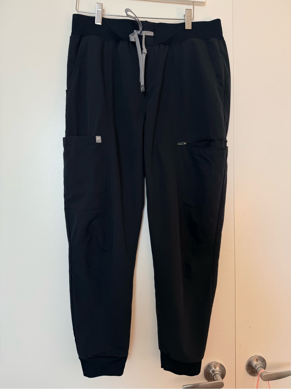 Fabletics High-Rise On-Call Scrub Jogger black large short